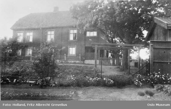 Løkkeberg før bygningen ble flyttet på tomten. Foto: Fritz Albrecht Grevelius Holland Oslo Museum