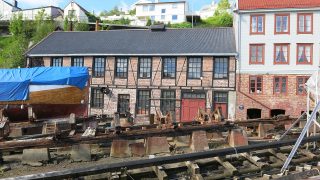 Verkstadbygget som truleg er det eldste bygget i Romsdals Amt som er bygd som mekanisk verkstad er samanbygd med bolig- og administrasjonsbygget på verftet. Foto: Anke Loska Riksantikvaren