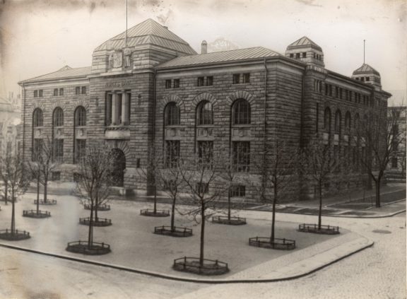 Eldre bilde av Norges Bank. Dette var Norges Banks første hovedkontor i Kristiania fra 1906. Foto: Riksantikvaren