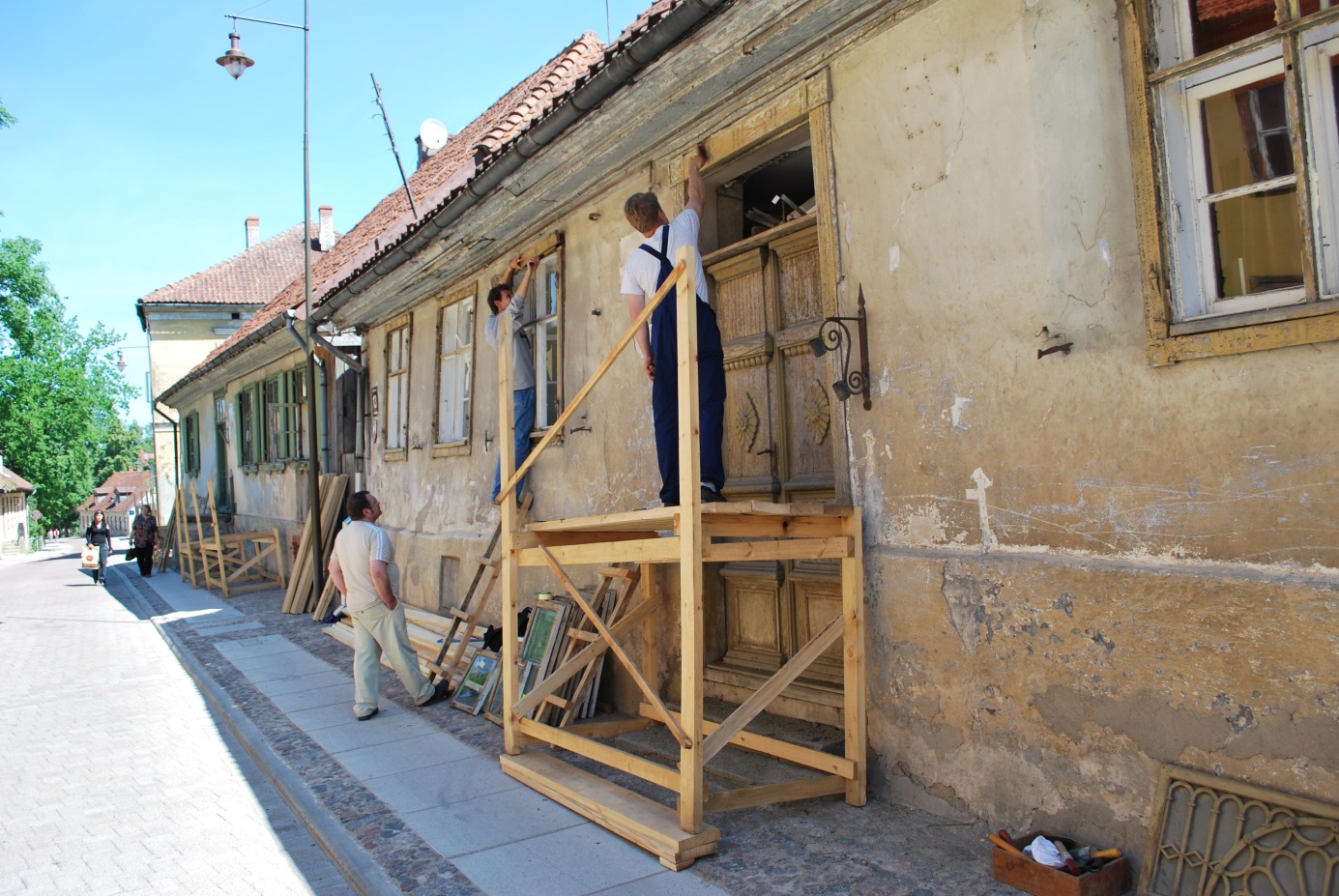 Restaurering i Kuldiga. Foto: Per Willy Færgestad