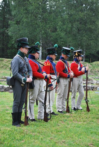 Representanter for de soldatene som var på skansen i 1814 var også til stede på markeringen. Foto: Turid Årsheim Riksantikvaren