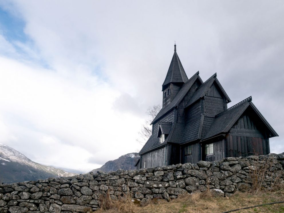 Foto av Urnes Stavkyrkje. Foto: Werner Harstad Statens vegvesen – Nasjonaleturistveger.no