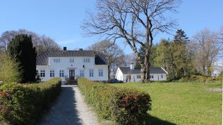 Bilde av fredete Hindal gård i Stavanger kommune som er en av bygningene som skal settes i stand i løpet av 2018. Foto er tatt av Per David Martinsen, Riksantikvaren