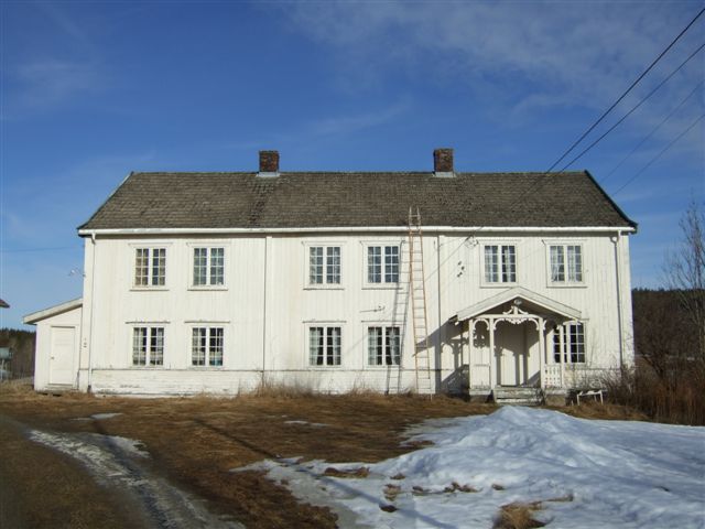 Bilde av hovedbygningen til Jøndal Østre. Foto: Bård Langvandslien, Riksantikvaren
