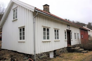Bilde av det sammenbygde vånings- og uthuset på Sigersvoll. Foto: Bodil Paulsen, Riksantikvaren