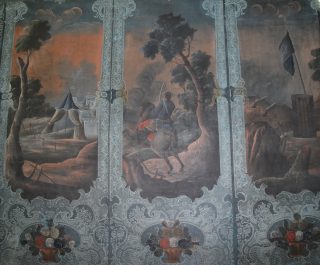 Bilde av veggene i salen som har store panoramatapeter med slagscener, blomster- og fuglemotiv. Foto: Turid Årsheim, Riksantikvaren