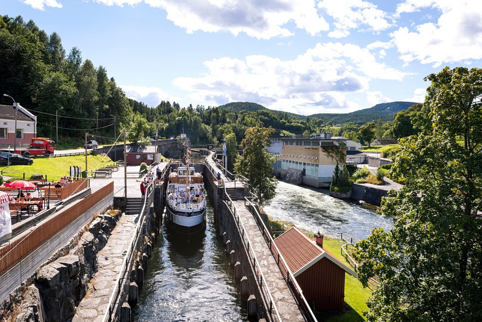 Bilde av Victoria i Ulefoss sluse nedover. Foto: Tom Riis