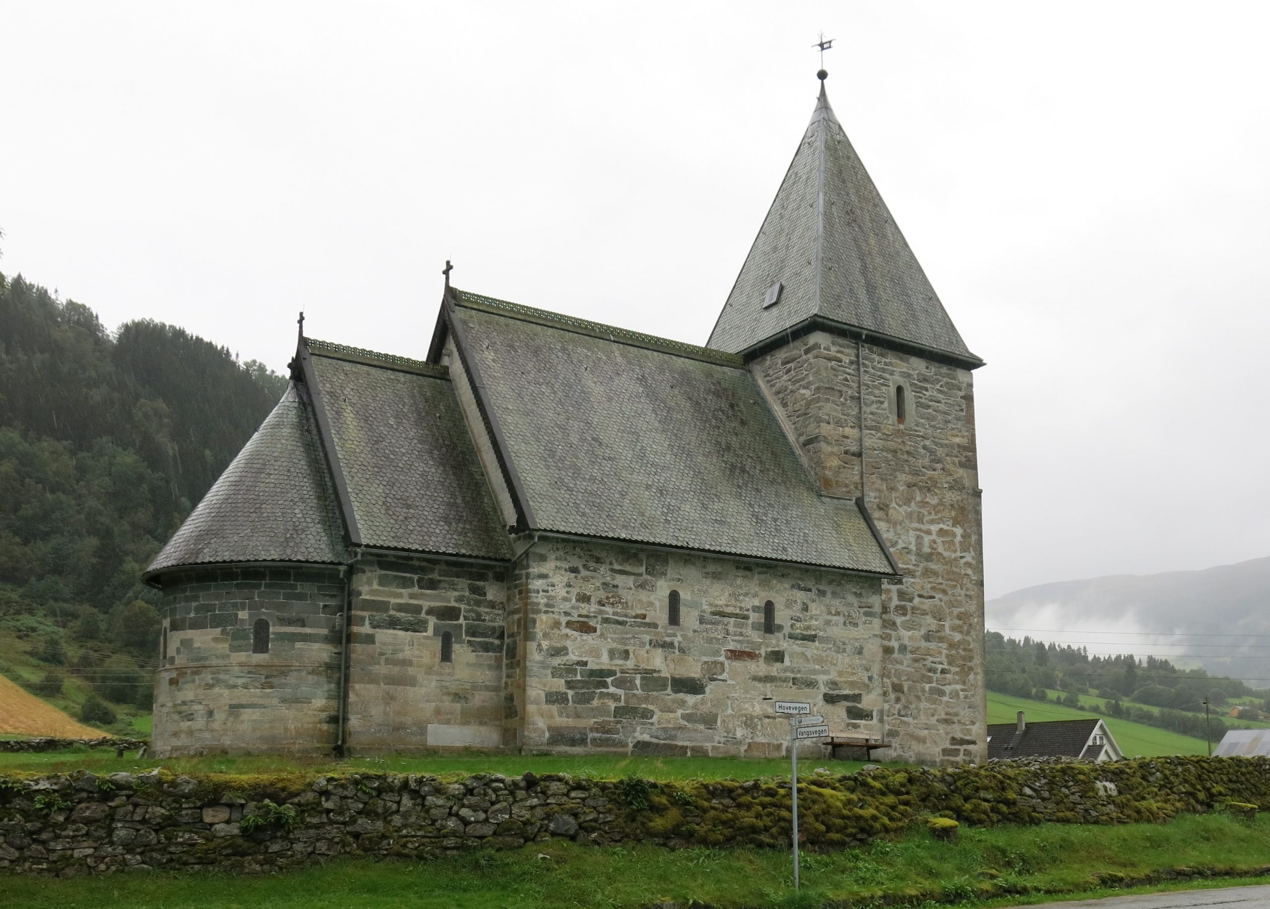 bildet viser Hove kyrkje i Vik i Sogn. Foto er tatt av Karen Thommesen, Riksantikvaren