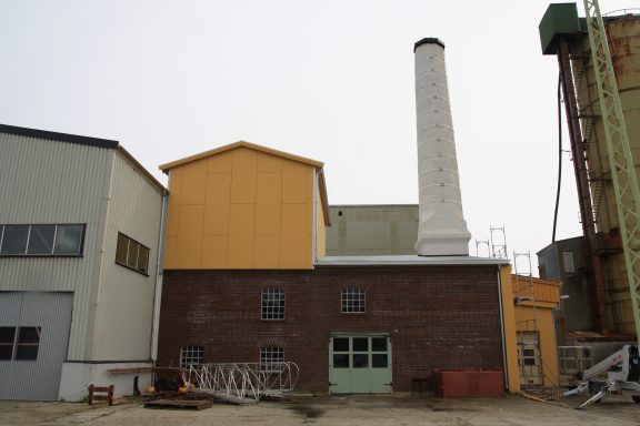 Bildet viser noen av de mange produksjonslokalene på sildoljefabrikken. Foto er tatt av Ulf Ingmar Gustafsson, Riksantikvaren