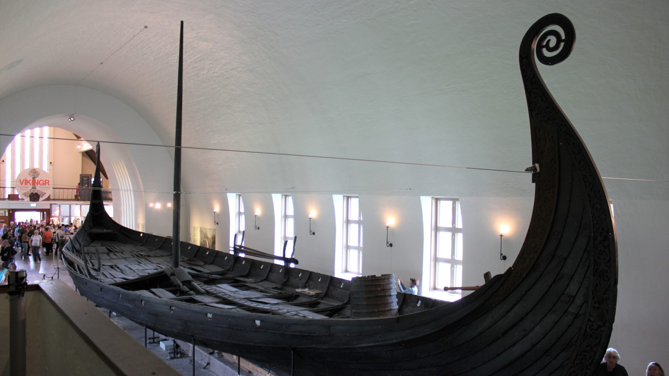 Bilde viser Osebergskipet i Vikingskipshuset på Bygdøy. Foto: Øyvind Aase Fluge, Riksantikvaren