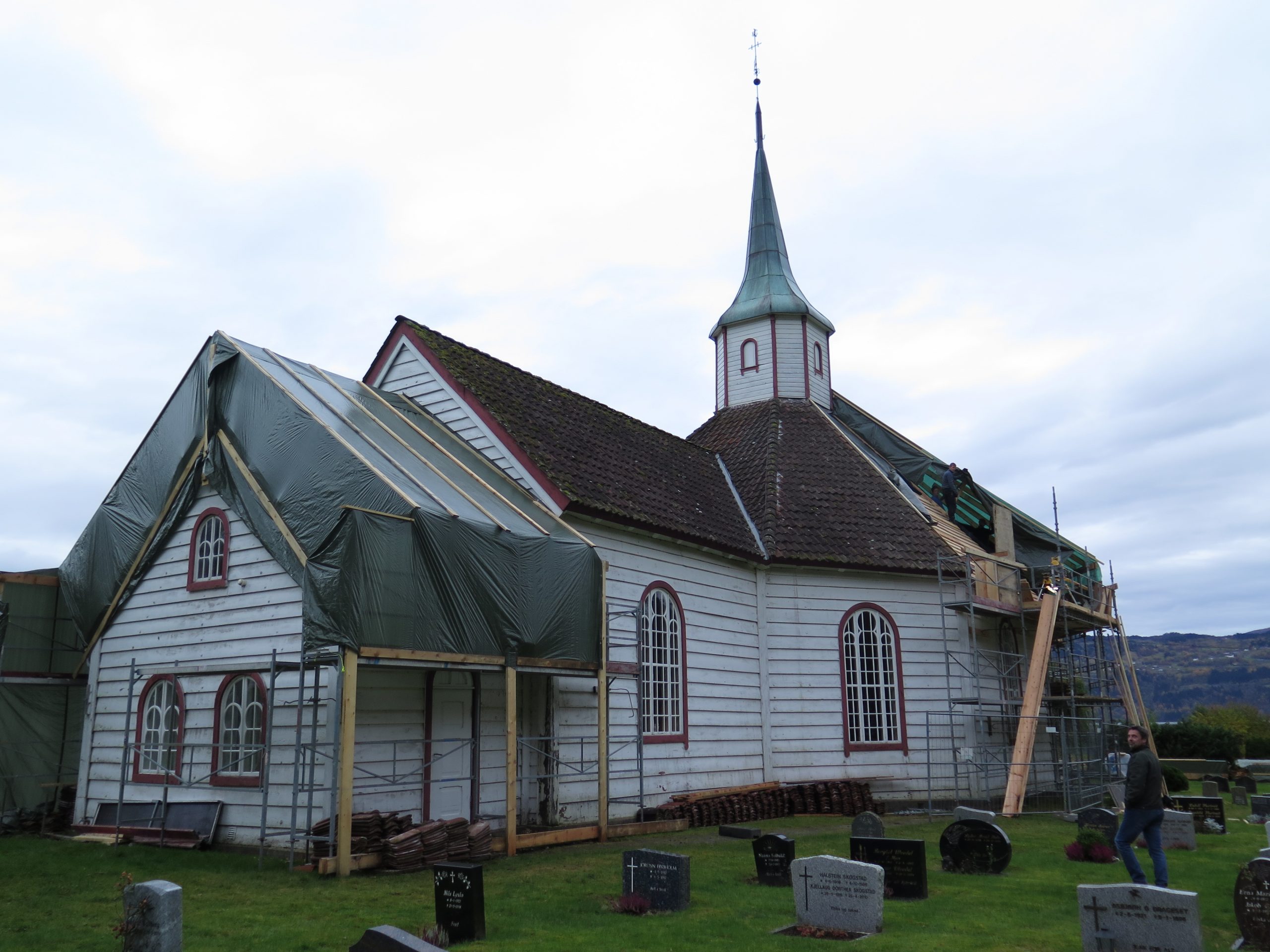 Bilde viser Innvik kirke i Stryn, Sogn og Fjordane. Fotograf er Ingeborg Magerøy