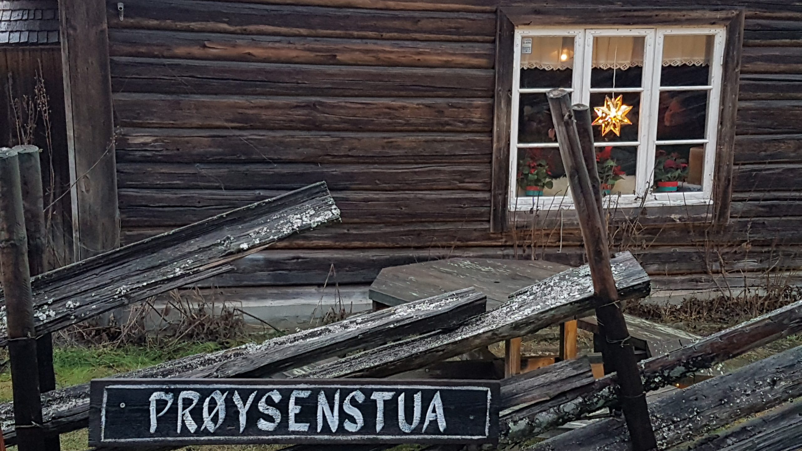 Bilde: Prøysenstua er i dag en del av formidlingssenteret Prøysenhuset i Ringsaker kommune. Foto: Siri Wolland, Riksantikvaren