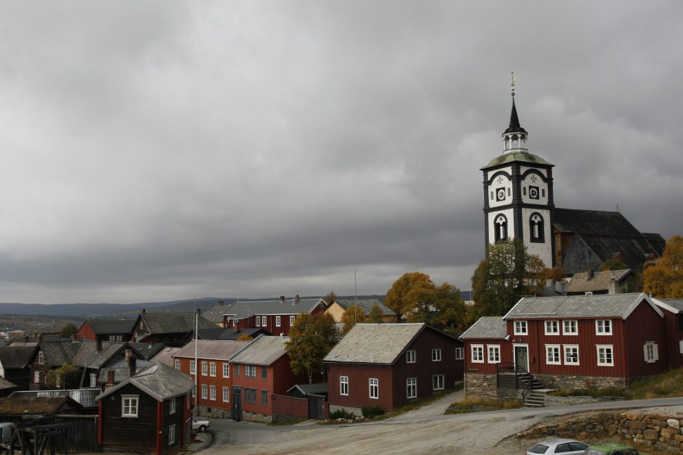 Røros kirke og hus på Røros