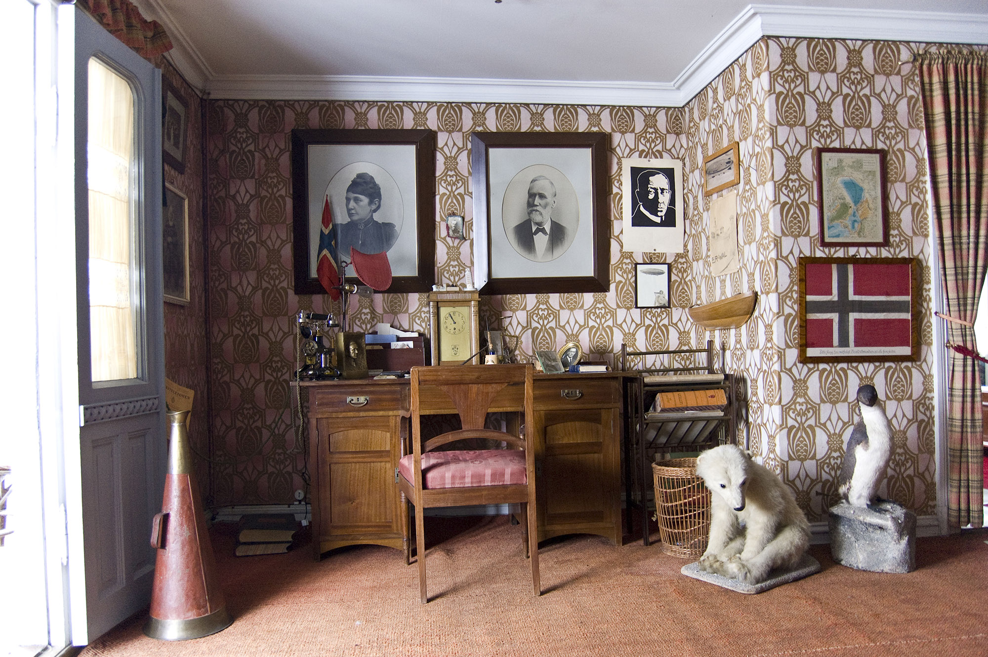 Bilde av interiøret i Roald Amundsens hjem på Uranienborg på Svartskog. Foto: Britta K. Bergersen, Follo museum