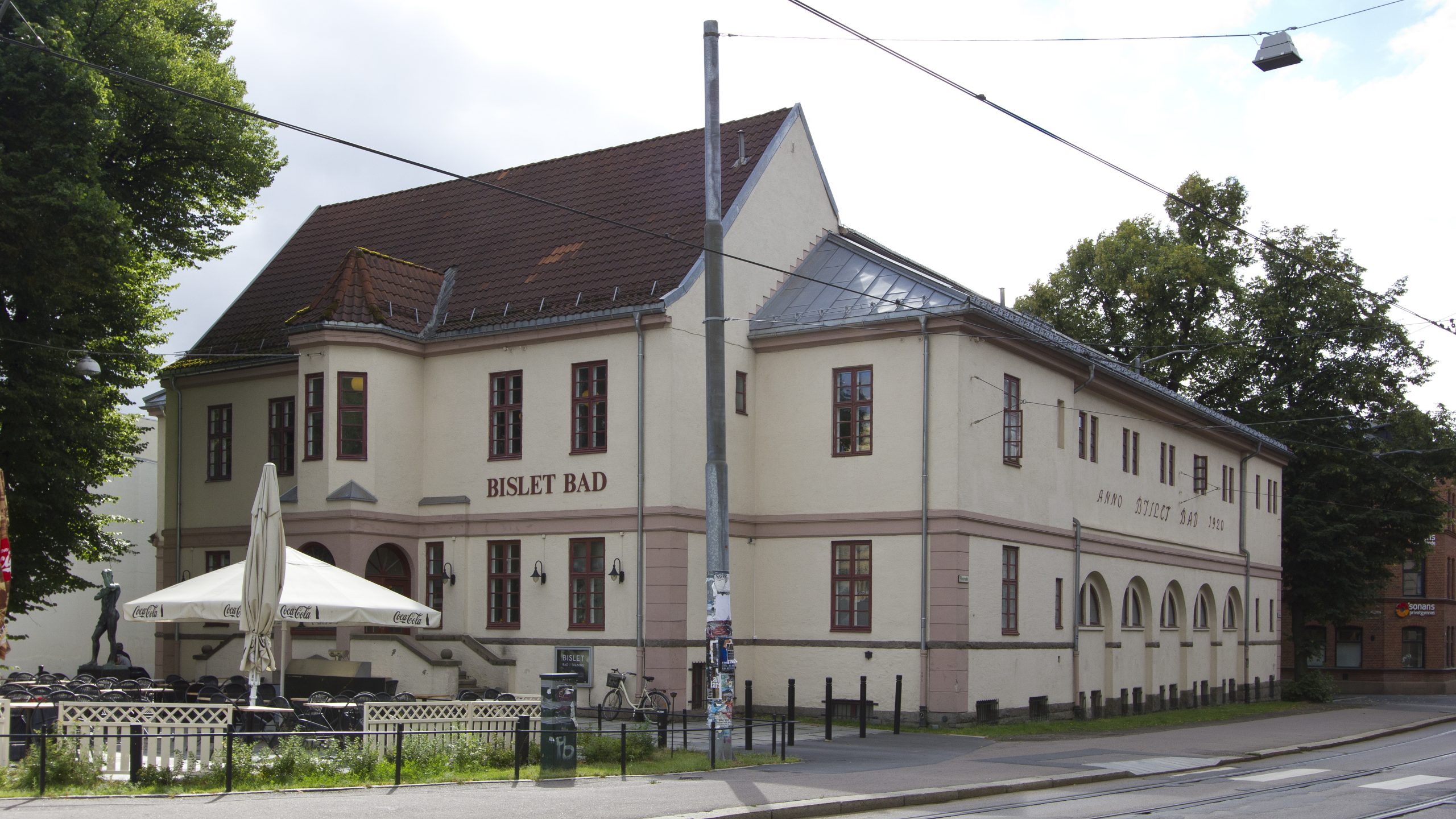Bislet Bad i Oslo var Norges første svømmehall og ble regnet som Nordens største og vakreste anlegg da det stod ferdig. Foto: Dagfinn Rasmussen/Riksantikvaren