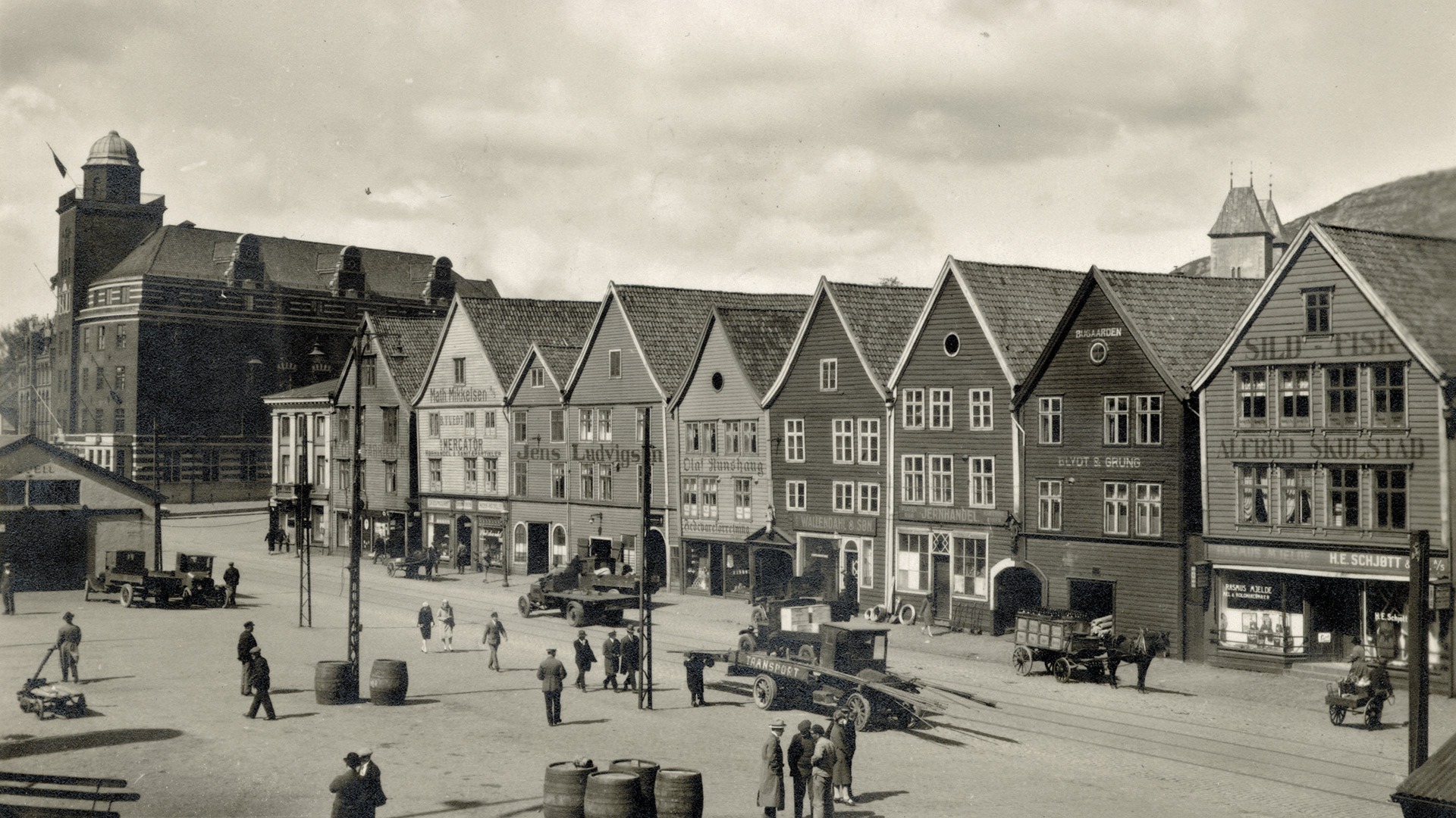Bryggen in Bergen in days gone by. Photo: Unknown