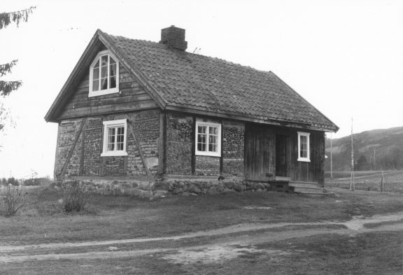 Foto av Panengstuen i 1978. Baksiden av stuen. Foto: Knut Skjeggestad, Riksantikvaren