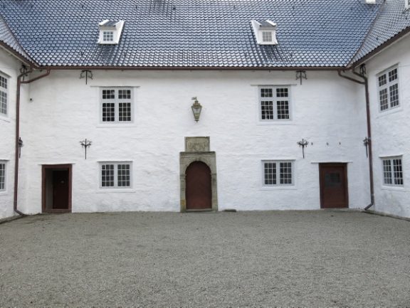 Bilde av Rosendal slott, indre gård. Foto: Louise Brunborg-Næss, Riksantikvaren