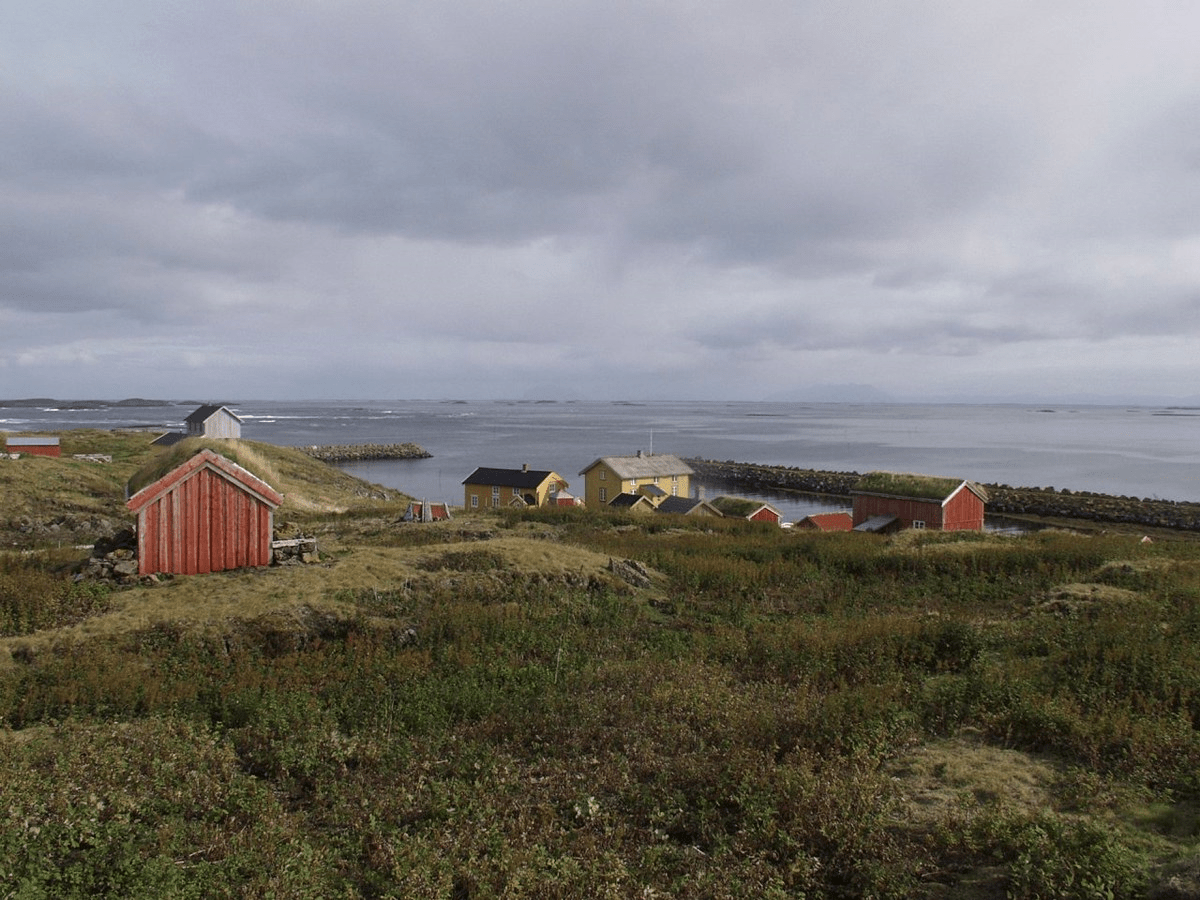 Photo of the buildings on Skjærvær. Skjærvær is part of the Vega Archipelago World Heritage Site. Photo by Jon Brænne, the Directorate for Cultural Heritage