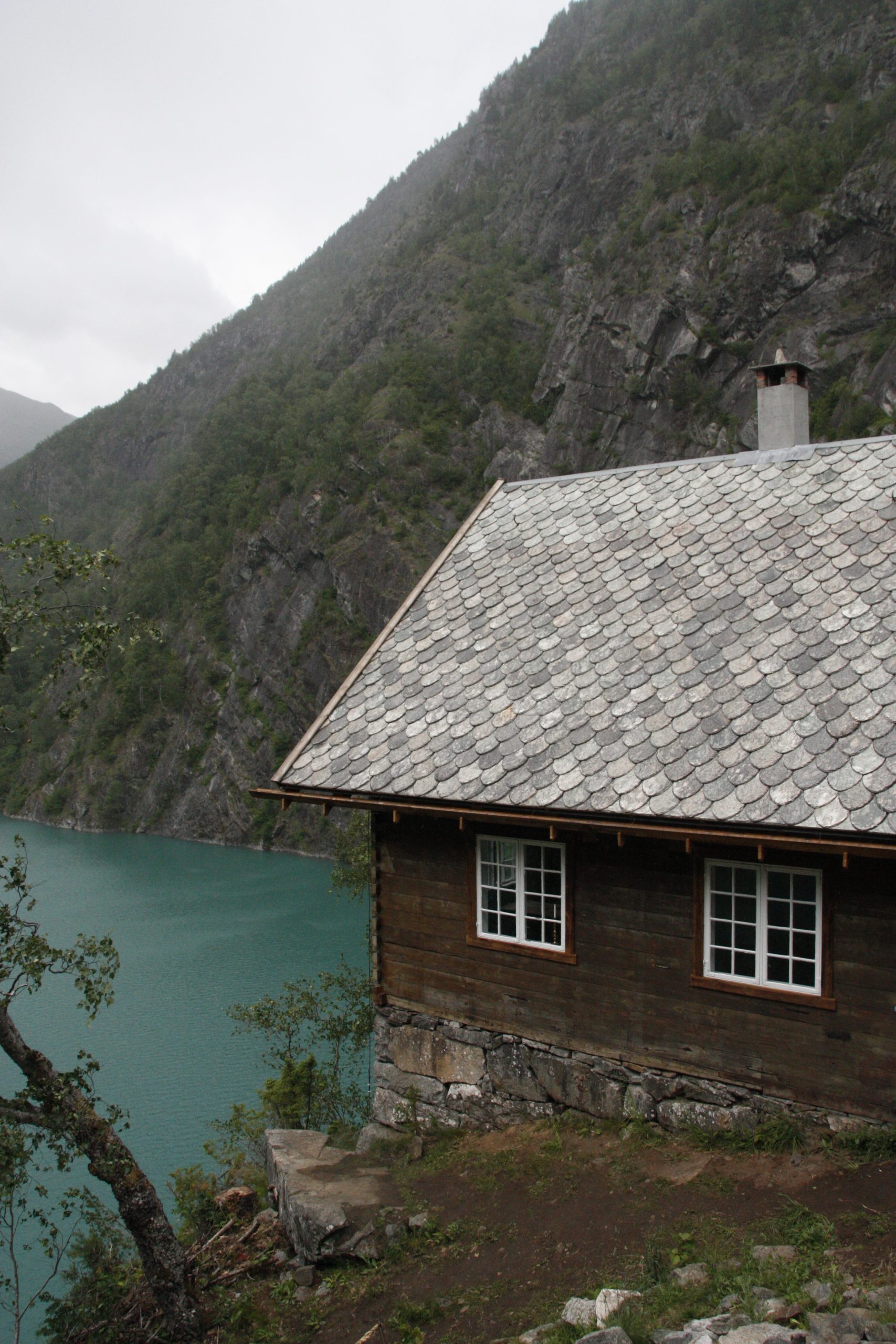 Bilde av Wittgenstein sitt hus med utsikt over fjorden