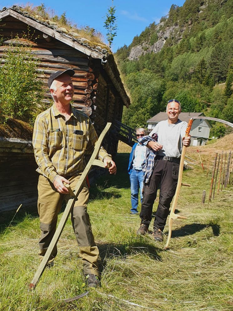 Glade slåttekarar!