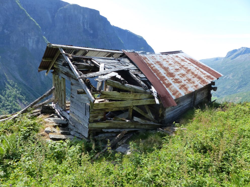 Nedstestølen på Ormelid i forfall.