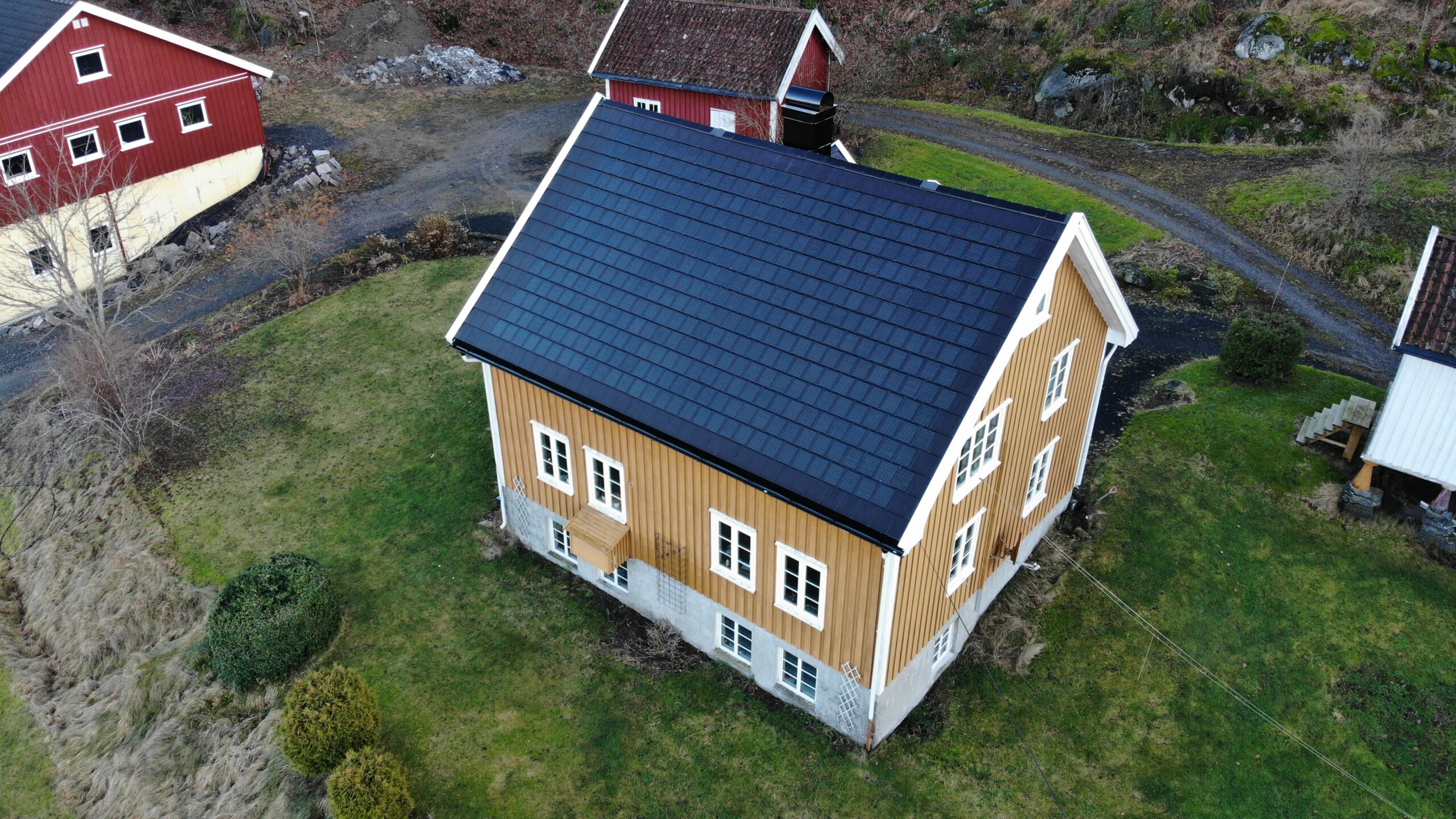 Solceller på taket av bolighus i Arendal.