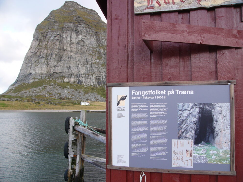 Skilt på Træna.