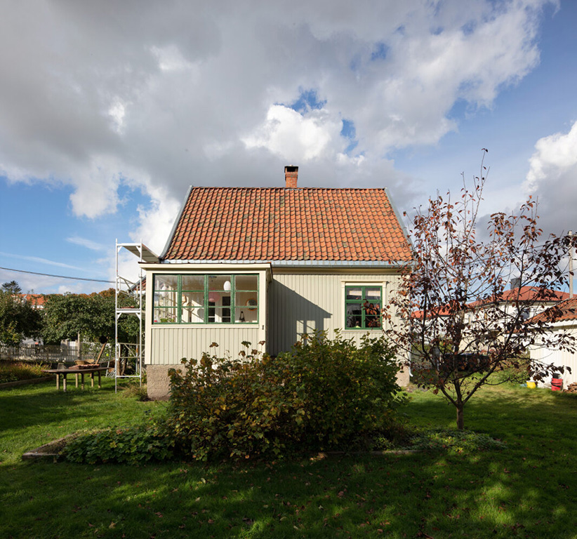 Villa Dammen og hagen i sommerhalvåret