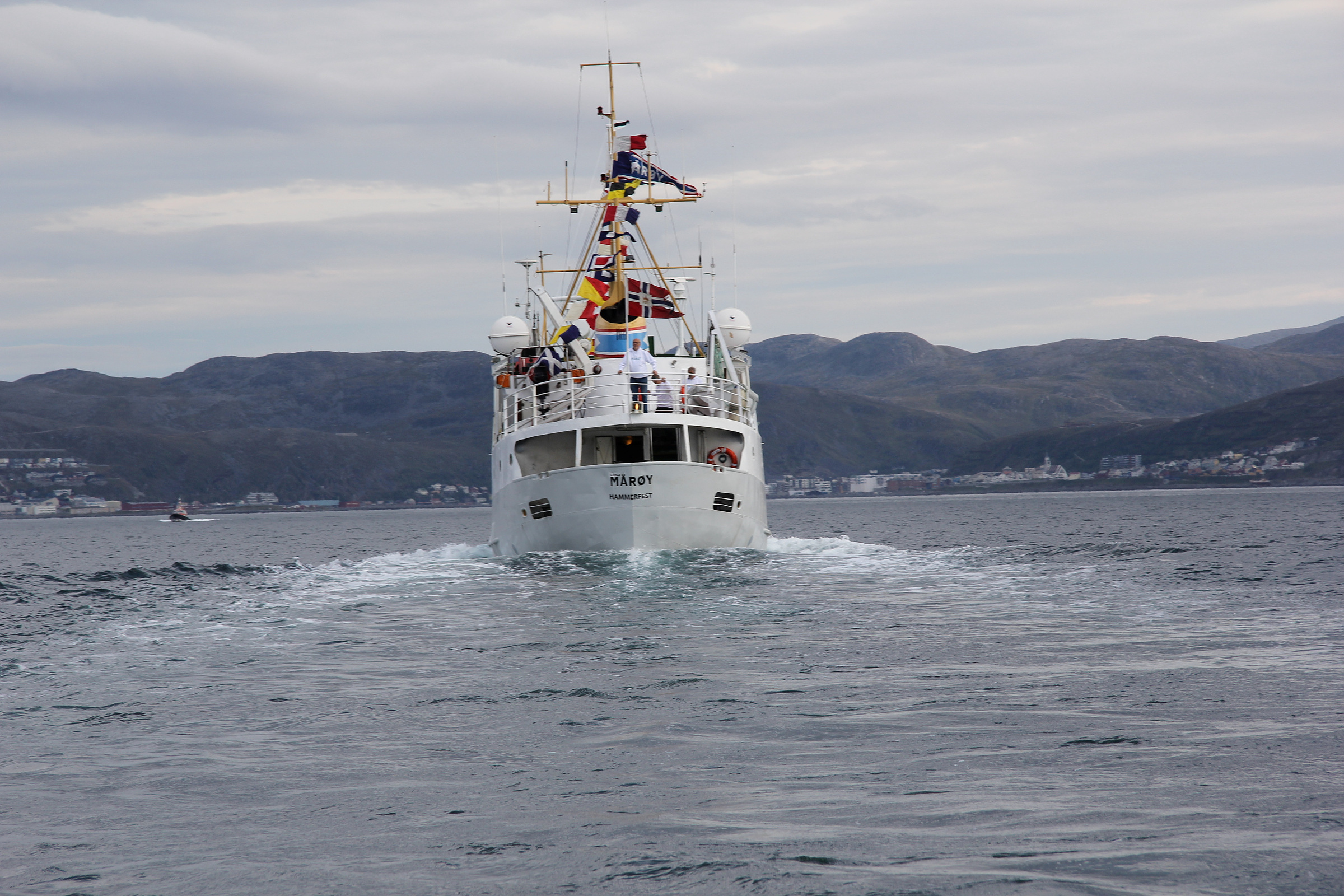 Lokalbåten "Gamle Mårøy" i fint driv.