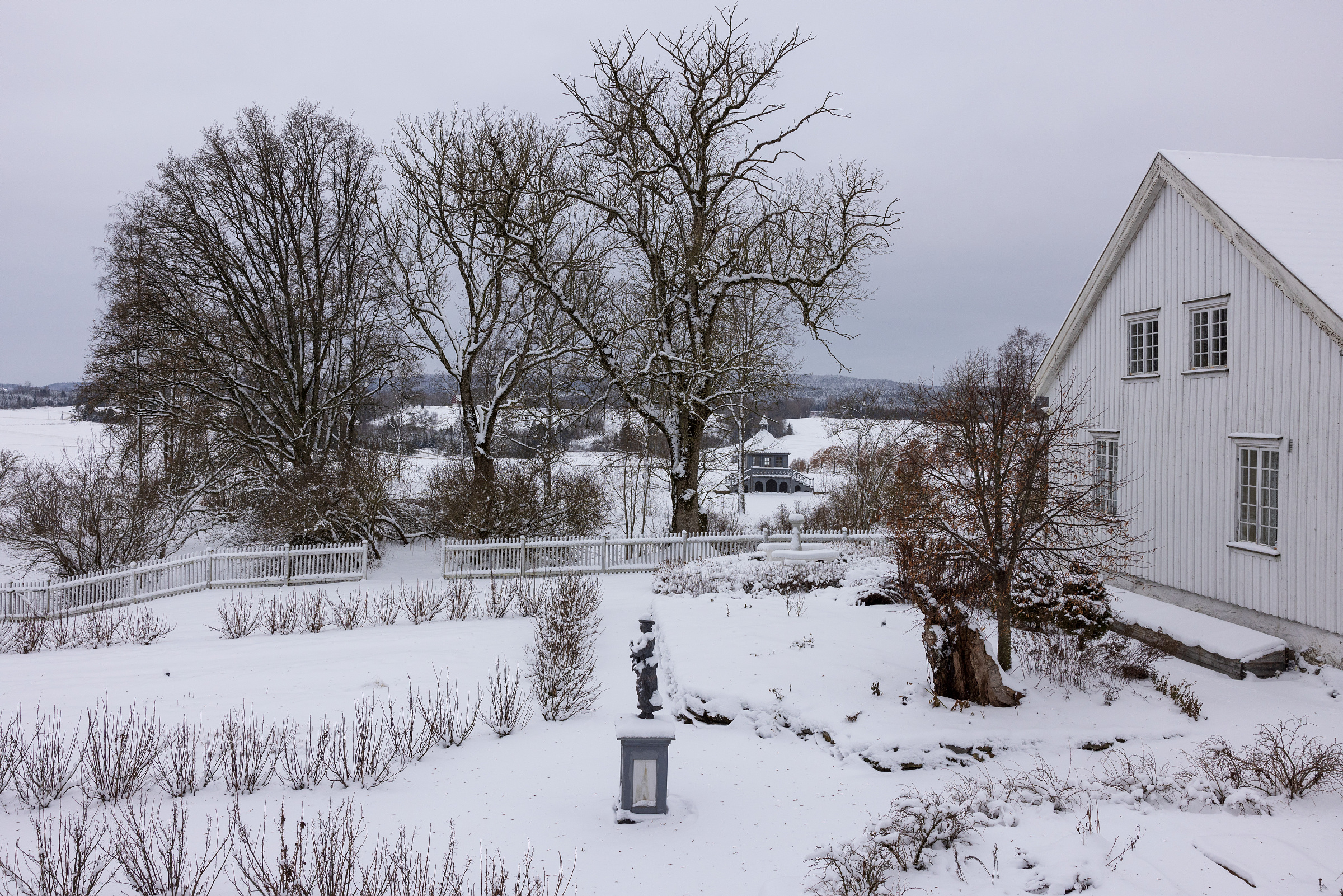 Vinter i hagen på Spydeberg prestegård