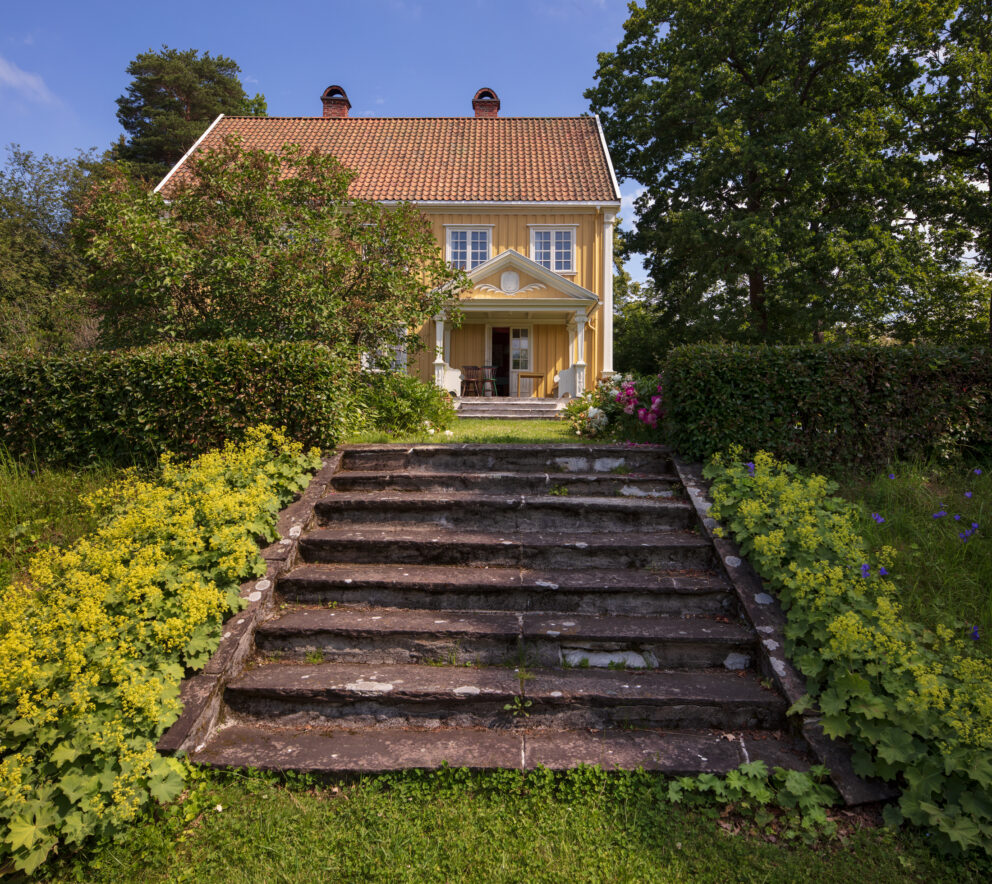 Solstua sett fra hagen.