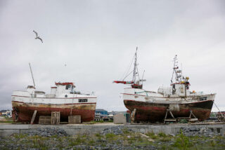 Bilder av fartøy på land i Vestervågen i Vardø.