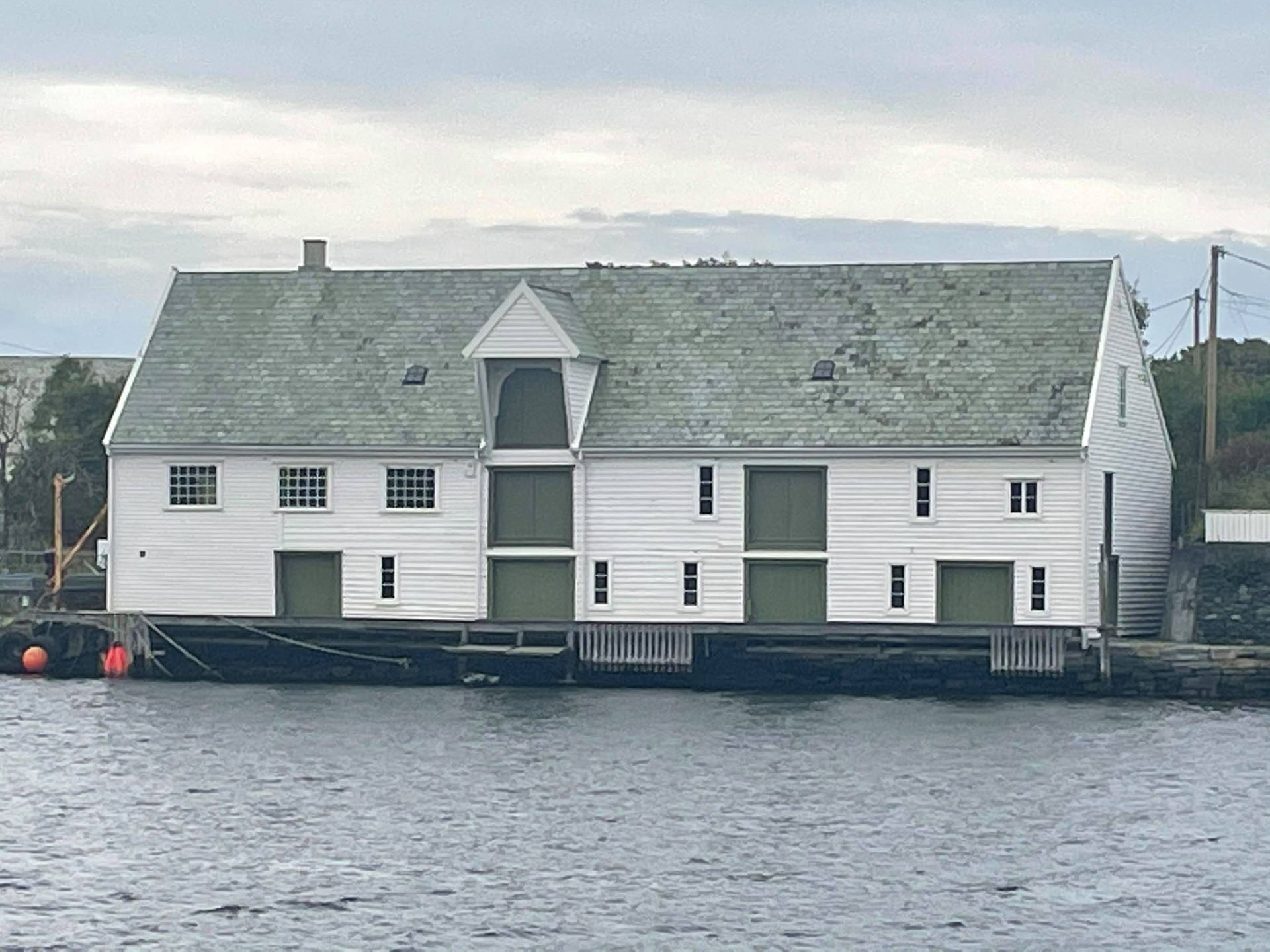 Vibrandsøy og Davehuset.