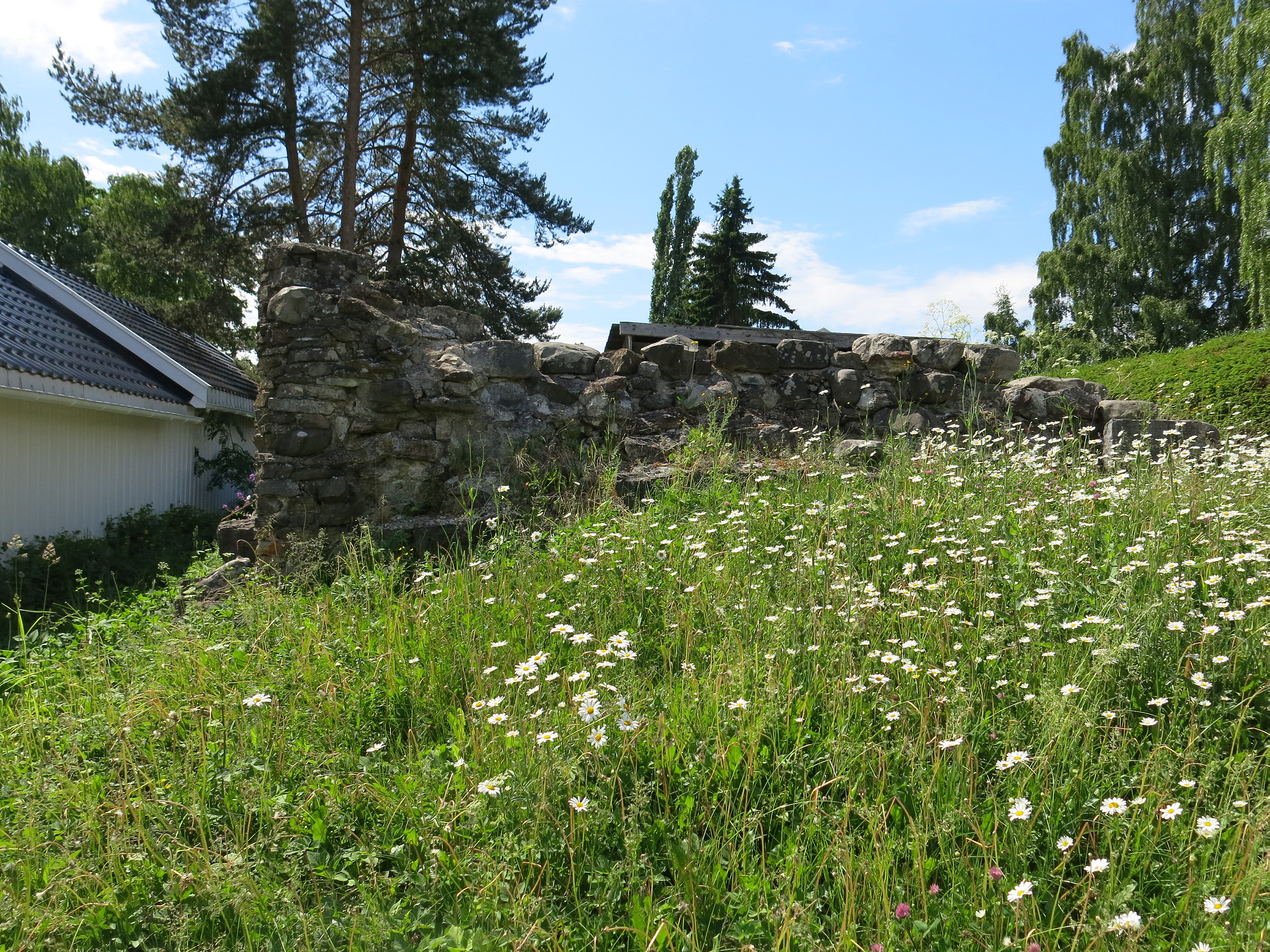 Ruinen av Korskirken på Hamar.