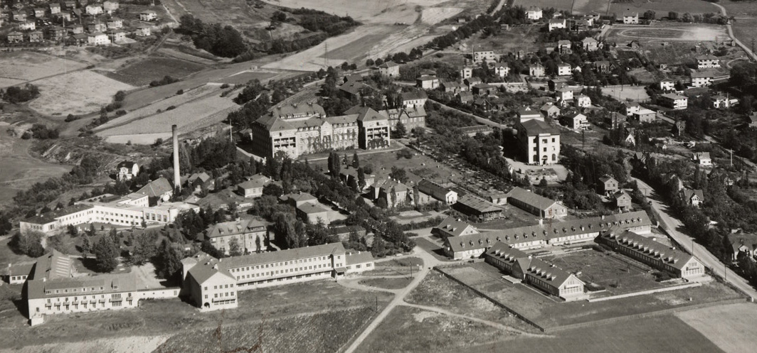 Et svarthvitt luftfoto av Sinsenveien 76 i Oslo fra 1947.