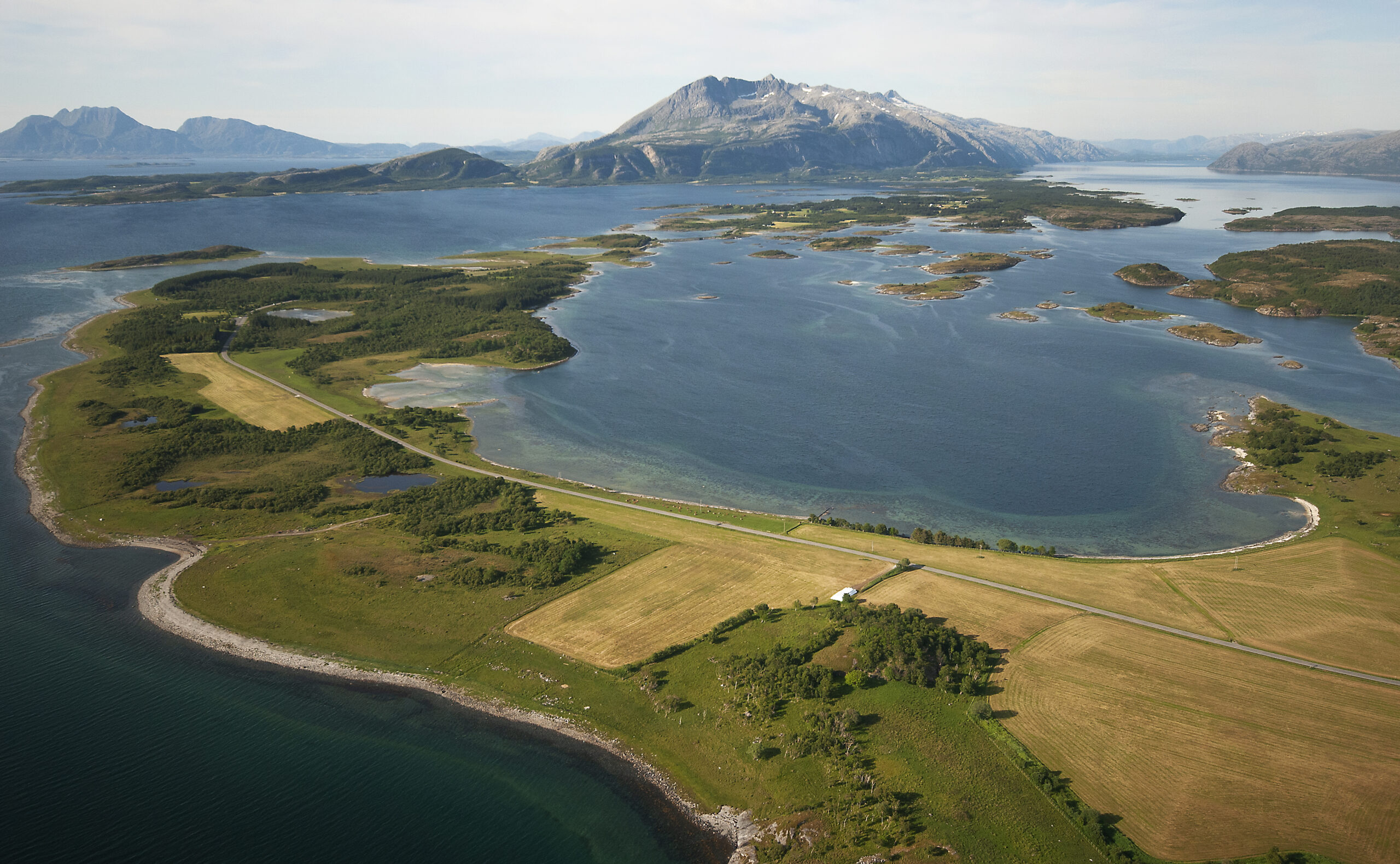 Tjøtta mot de Syv søstre.
