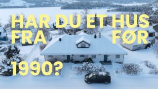 Et snødekt hus med en bil parkert foran; stor gul tekst på norsk spør: "Har du et hus fra før 1990?".